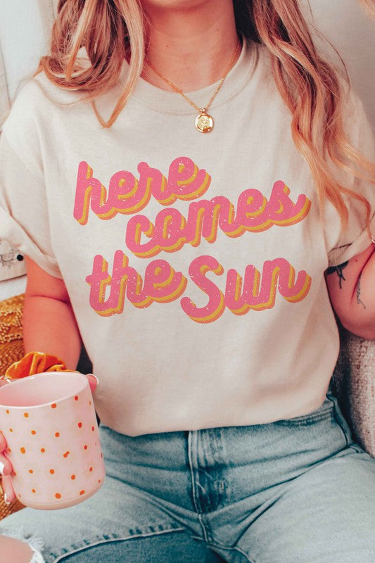 HERE COMES THE SUN GRAPHIC T-SHIRT - lolaluxeshop