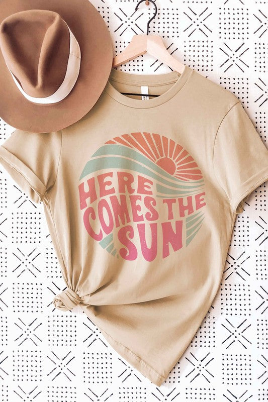HERE COMES THE SUN Graphic Tee - lolaluxeshop