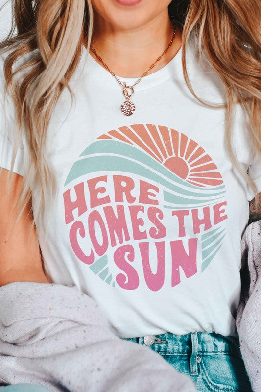 HERE COMES THE SUN Graphic Tee - lolaluxeshop