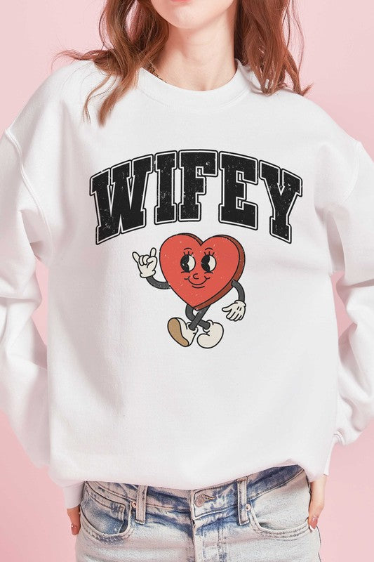 PLUS SIZE - WIFEY HEART Graphic Sweatshirt - lolaluxeshop