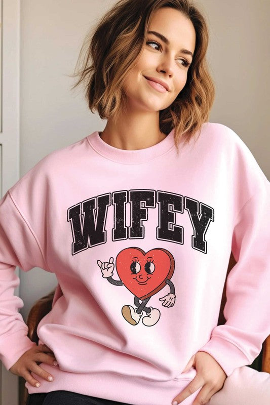 PLUS SIZE - WIFEY HEART Graphic Sweatshirt - lolaluxeshop