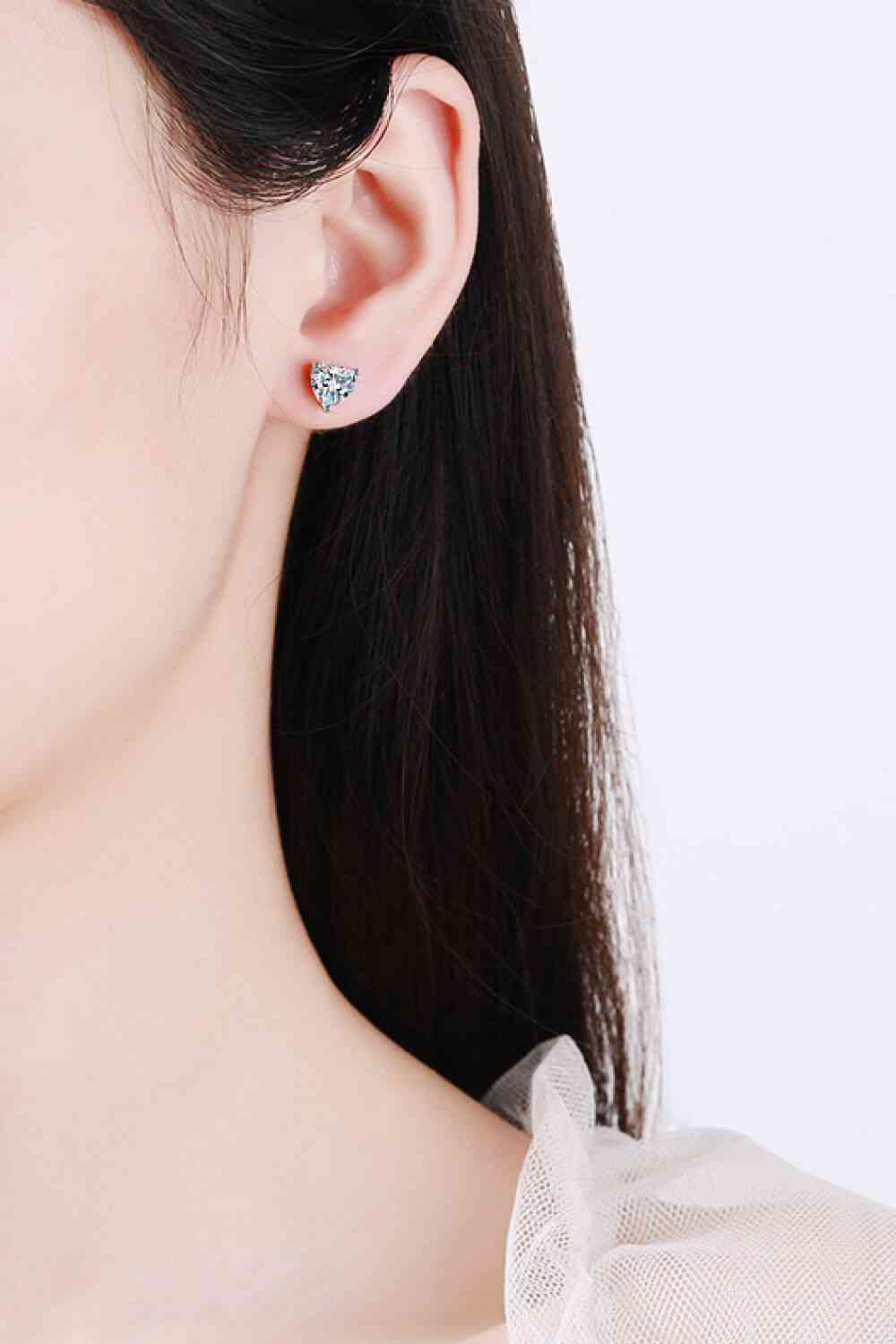 2 Carat Moissanite Heart-Shaped Stud Earrings - lolaluxeshop